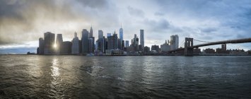 USA, New York City, Skyline bei Sonnenuntergang — Stockfoto