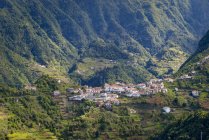 Portugal, Madeira, pueblos de montaña en la costa norte - foto de stock