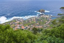 Portugal, Madeira, vista de Porto Moniz en la costa norte - foto de stock