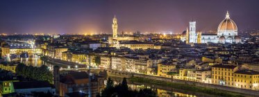 Illuminated night cityscape of Florence, Italy — Stock Photo