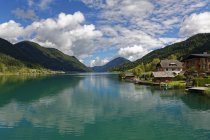 Austria, Carinthia, Boat houses at Lake Weissensee — Stock Photo