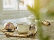 Bowl of steaming tea placed on table — Stock Photo