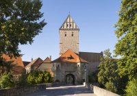 Alemania, Baviera, Franconia, Dinkelsbuehl, Rothenburger Iglesia Tor - foto de stock