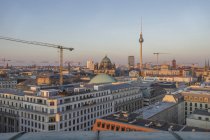 Видом на місто в evenin, Берлін — стокове фото