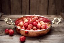 Cerises bio en sahan — Photo de stock