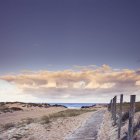 Passerella attraverso le dune — Foto stock