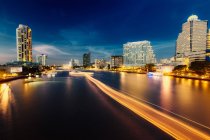 Skyline und Chao Praya Fluss — Stockfoto
