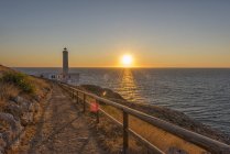 Alba e faro in Italia — Foto stock