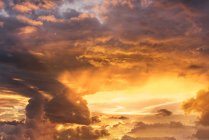 Beautiful sunset with colorful clouds — Stock Photo