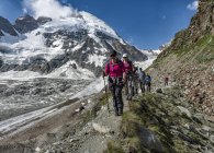 Schweiz, Bergsteiger bei dent d 'herens — Stockfoto