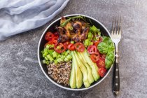 Fried chicken with quinoa, tomato, avocado, spring onion and herbs in bowl — Stock Photo