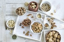 Varios tipos de nueces - foto de stock