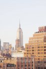 USA, New York City, Stadtbild von Fleischverpackungsbezirk mit Empire State Building im Hintergrund — Stockfoto