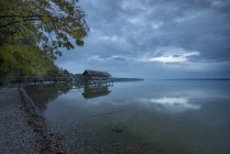 Germany, Bavaria, Nightfall at lake Ammersee — Stock Photo