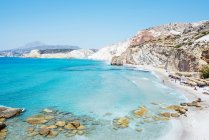 Milos, Grécia, Firiplaka praia com água azul-turquesa — Fotografia de Stock