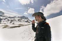 Uomo escursioni in montagna, Spagna, Asturie, Somiedo — Foto stock