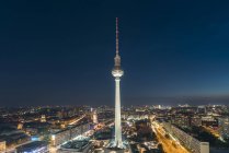 Germania, Berlino, vista sulla torre della televisione di notte — Foto stock