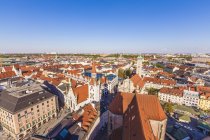 Germany, Munich, view to the old town with Heilig-Geist-Kirche and old city hall in sunshine day — Stock Photo