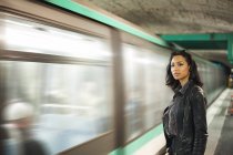 France, Paris, young woman at underground station — Stock Photo