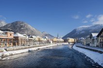 Autriche, Bad Ischl, ville thermale, rivière Traun en hiver — Photo de stock