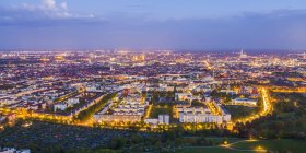 Allemagne, Bavière, Munich, Paysage urbain aérien du centre-ville éclairé — Photo de stock