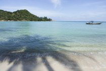 Thailand, Koh Phangan, boat on the sea as seen from beach — Stock Photo