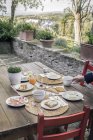 Laid tavolo da giardino — Foto stock