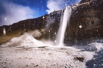 Island, schöner Seljalandsfoss Wasserfall — Stockfoto