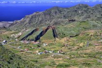 Veduta della valle di El Palmar e di una collina scavata nel terreno, Tenerife, Isole Canarie, Spagna — Foto stock