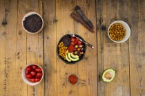 Buddha bowl of black amaranth, avocado, Purple Haze, roasted chickpeas, tomatoes and ajvar — Stock Photo