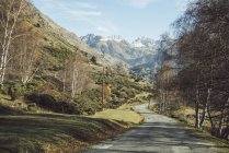 Francia, Pirineos, camino de campo en Pic Carlit - foto de stock