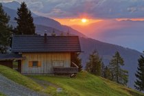 Австрія, Каринтія, Emberger Алм і долину драви на заході сонця — стокове фото