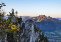 Германия, Бавария, Верхняя Бавария, Isarwinkel, Lenggries, Вид на гору Гейерштайн, Brauneck позади — стоковое фото