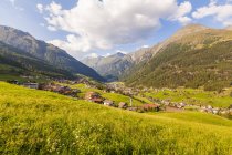 Austria, Tirolo, Soelden, paesaggio urbano in montagna — Foto stock