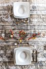 Deux réglages de place sur la table décorée d'automne — Photo de stock