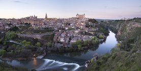 Spagna, Vista panoramica di Toledo la sera — Foto stock