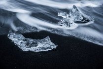 Islanda, Jokulsarlon, ghiaccio sulla spiaggia — Foto stock