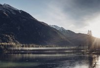 Germania, Baviera, Berchtesgadener Land, Ramsau, Lago di Hintersee in inverno — Foto stock