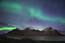 Iceland, Hoefn, Northern lights over Vesturhorn Mountains — Stock Photo