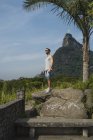 Brazil, Tourist in Rio de Janeiro with the Statue of Christ the Redeemer in the background — Stock Photo