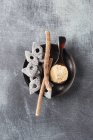 Bowl of licorice roots, licorice and spoon of licorice powder — Stock Photo