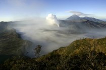 Індонезія, Java, вулкани бром, Batok і Semeru — стокове фото