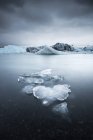 Islanda, Parco nazionale Vatnajoekull, Jokulsarlon, ghiacciaio e iceberg — Foto stock