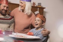 Feliz avó, pai e filho durante o jantar de Natal — Fotografia de Stock