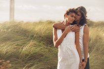 Couple embracing on grass — Stock Photo