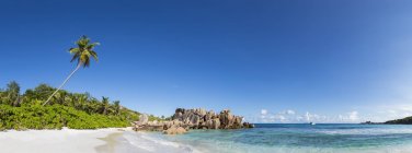 Seychelles, La Digue, Oceano Índico, Anse Cocos, Vista panorâmica da praia — Fotografia de Stock