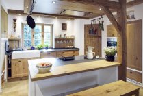 Rustic country style home with kitchen island — Stock Photo
