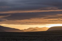 Islanda, Golden Circle National Park, vulcani al sole di mezzanotte — Foto stock
