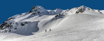 Italia, Passo del Gran San Bernardo, Mont Fourchon, scialpinismo sulle montagne innevate — Foto stock