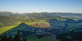 Alemanha, Baviera, Allgaeu, vista de Schattenberg a Oberstdorf — Fotografia de Stock